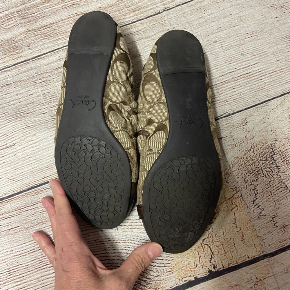 Coach chocolate brown tan signature C style Elastic on sides flat loafers size 8 - Picture 5 of 7
